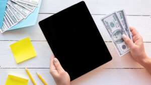 How to get the most money when selling your iPad in Detroit, including tips on trade-in options, pricing, and finding the best buyers